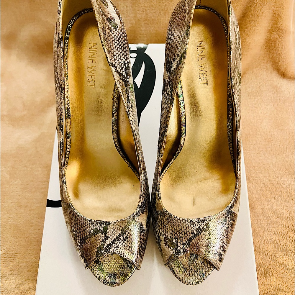 Peep toe Nine West heels!